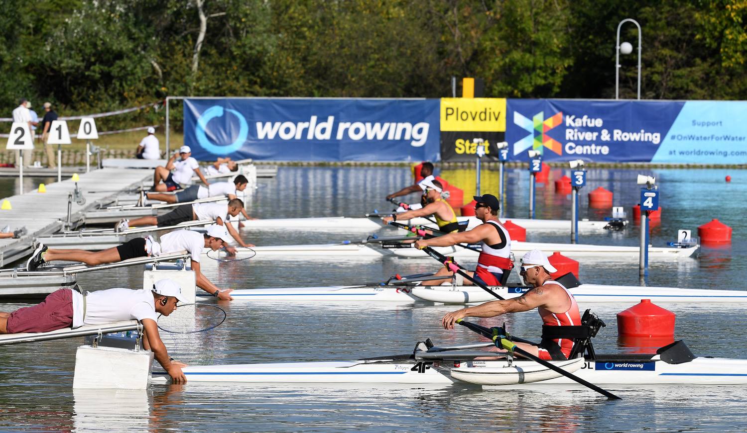 Сборная команда России по академической гребле спорта лиц с ПОДА ведет борьбу за медали чемпионата мира в Болгарии