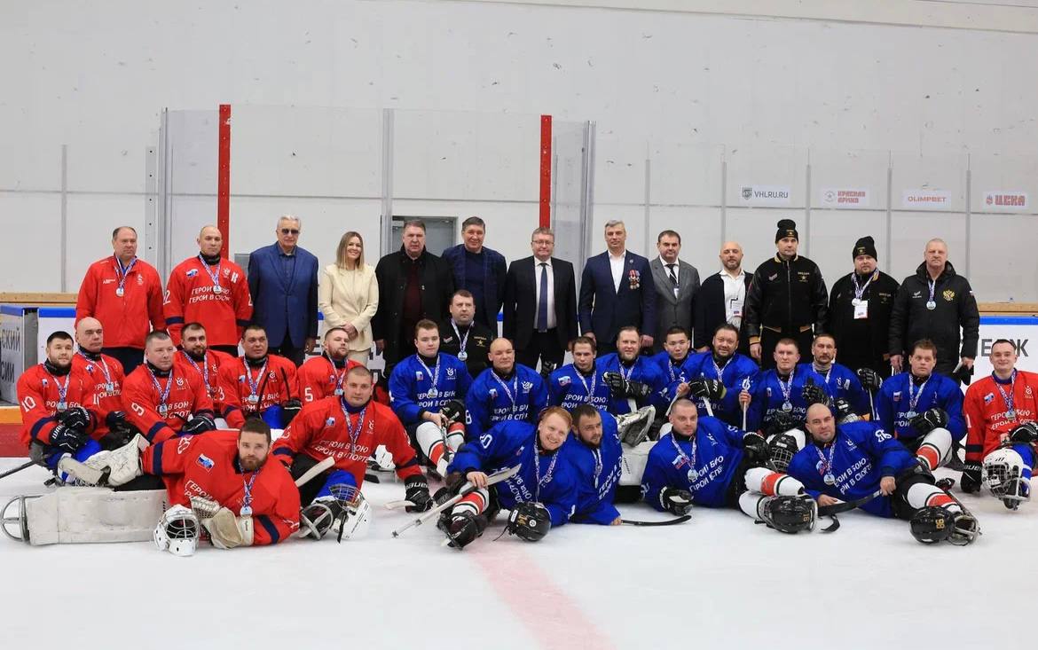 В Москве прошел Открытый товарищеский матч по следж-хоккею между командами, сформированными из ветеранов СВО, «Мужество» (Москва) и «Звезда» (Санкт-Петербург)